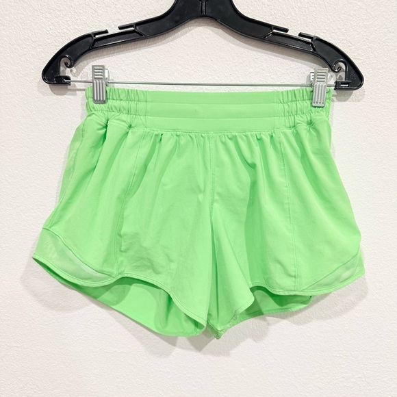 Lululemon Hotty Hot Low-Rise Lined Short 4" Scream Green Light Size 6 - Picture 4 of 7